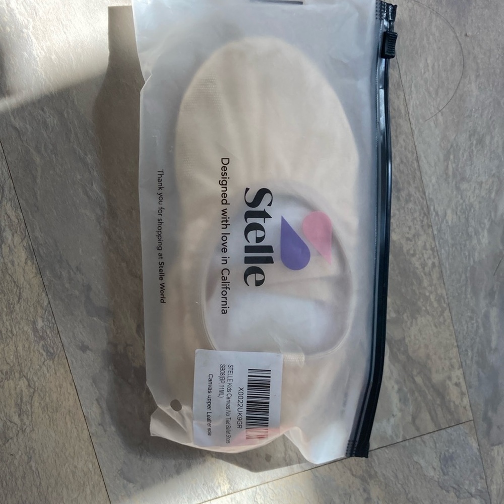 Nude/light pink ballet shoes